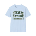 Team Day One T-Shirt – Vintage-Grün Varsity Lettering, Treue & Teamgeist